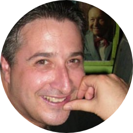 Fred-Lotzof-Copywriter-Photo-cricle-crop
